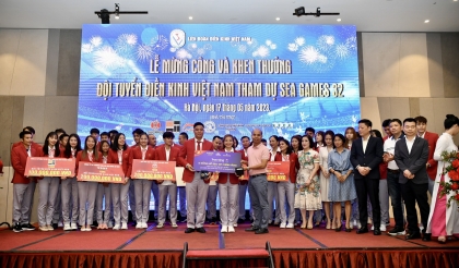 CÔNG TY CP ĐẦU TƯ & PHÁT TRIỂN HẠ TẦNG HOÀNG THÀNH TẶNG 100 TRIỆU ĐỒNG CHO ĐỘI TUYỂN ĐIỀN KINH VIỆT NAM